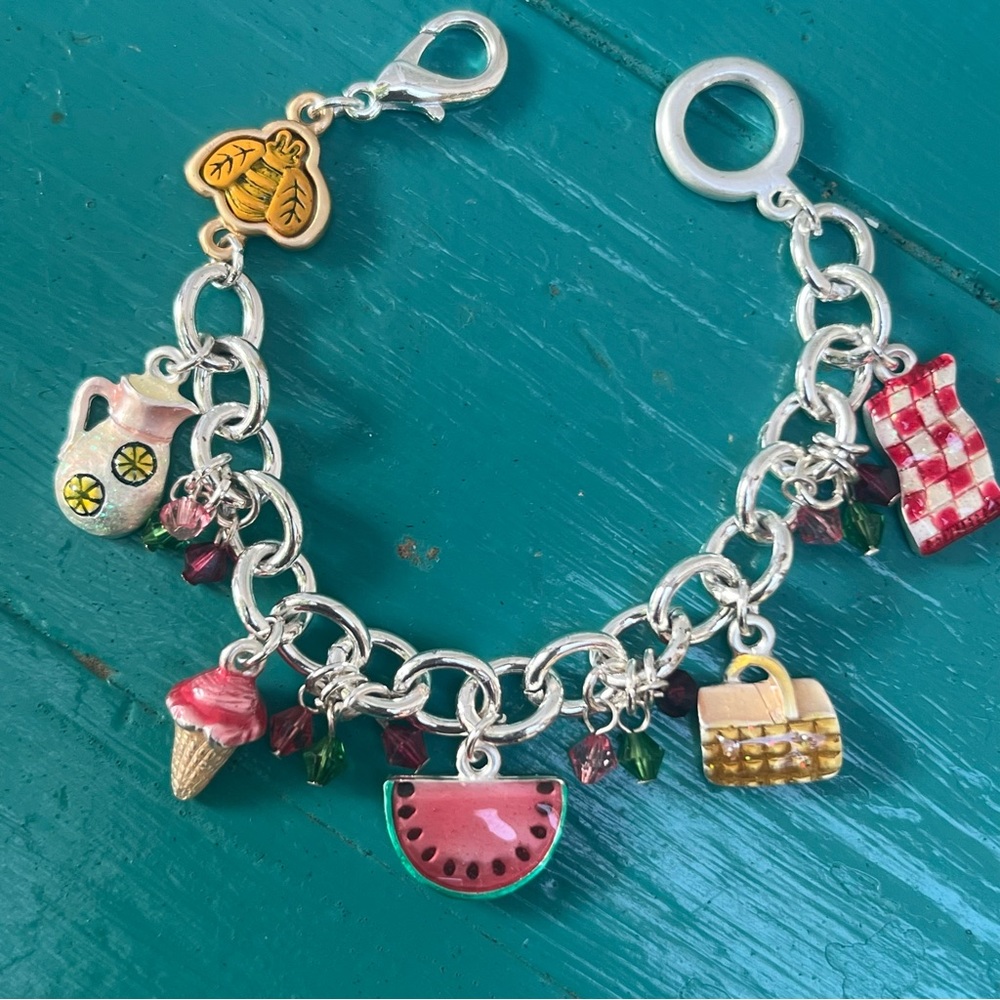 🌻  AJMC Charmed summer theme charm bracelet "Picnic Time" vintage y2k - Picture 3 of 6